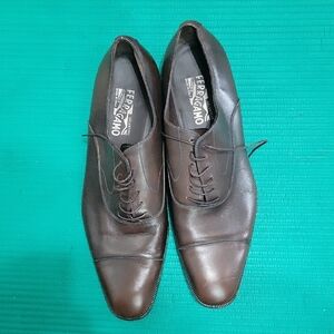 Salvatore Ferragamo Brown Oxfords Sleek Design